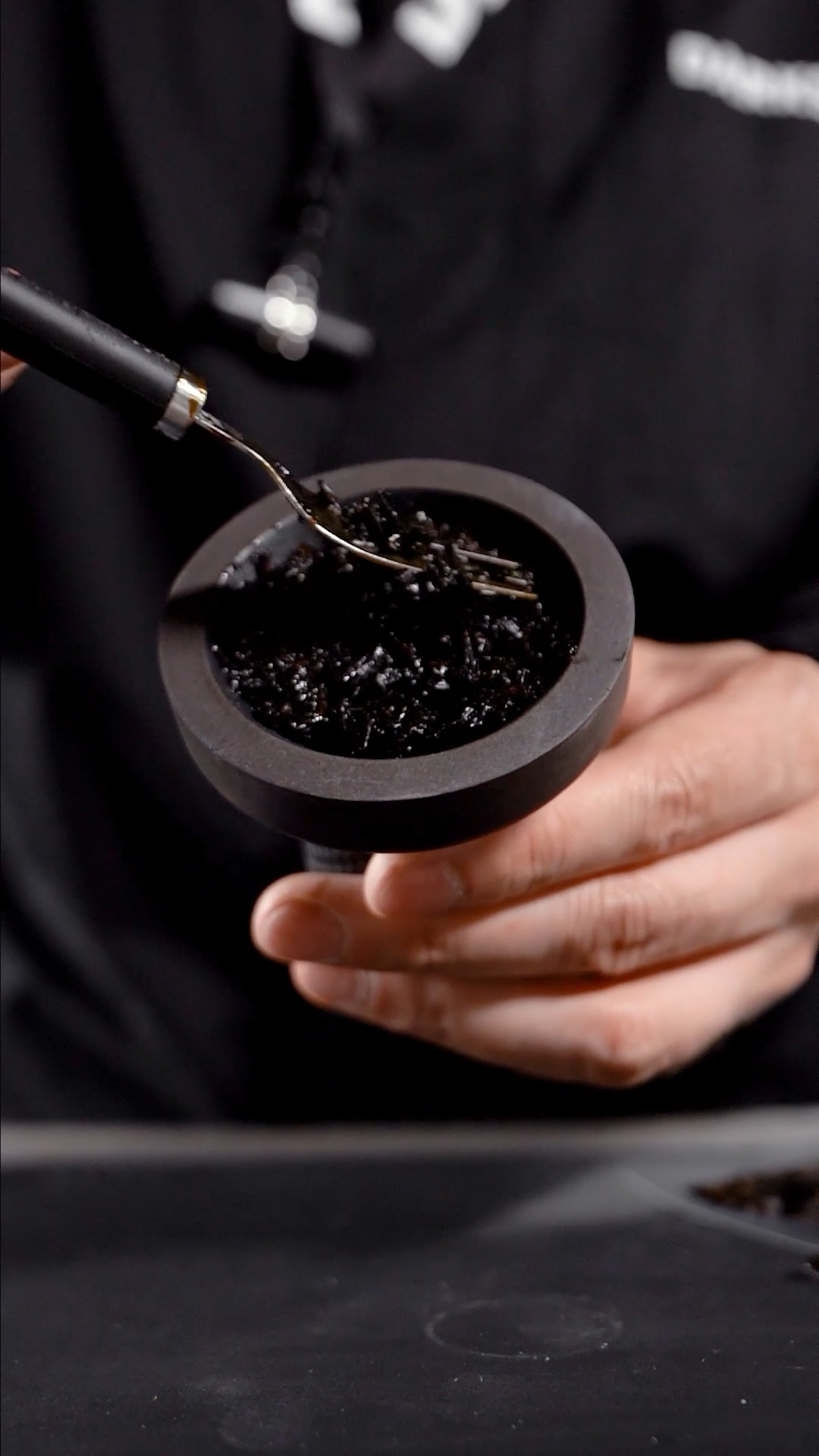 Dark Leaf vs Blonde Leaf Tobacco: Which One Should You Actually Smoke?